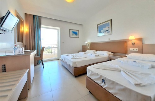 Kokinos Pirgos Hotel | Little Inn