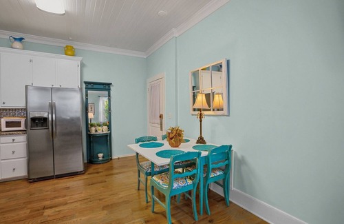 Washington Apartment | Little Inn on Main 214 West Main Street