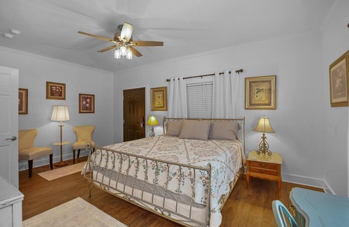 Washington House | Little Inn on Main 214 West Main Street