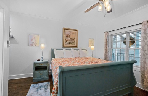 Washington House | Little Inn on Main 214 West Main Street