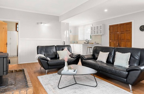 Sunset Strip House | Little Island Escape