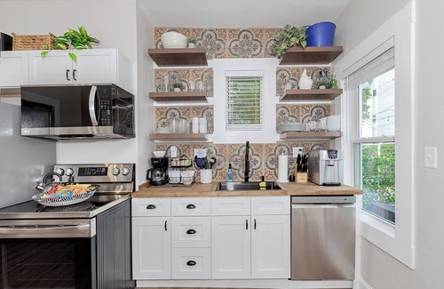 Little Italy House | Little Italy! Close to Cleveland Clinic, University Hospital & University Circle