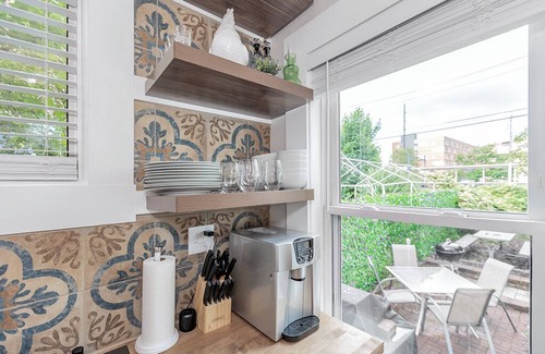 Little Italy House | Little Italy! Close to Cleveland Clinic, University Hospital & University Circle