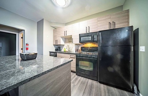 Little Italy Apartment | Little Italy Gem: Close to CWRU, Cleveland Clinic & Top Restaurants w/King Bed
