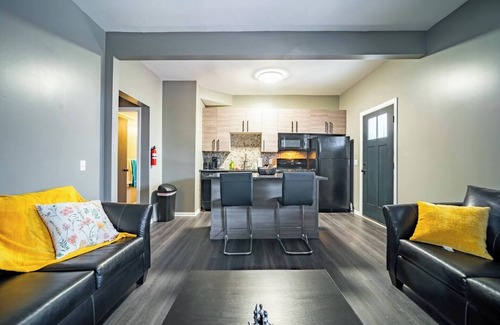Little Italy Apartment | Little Italy Gem: Close to CWRU, Cleveland Clinic & Top Restaurants w/King Bed