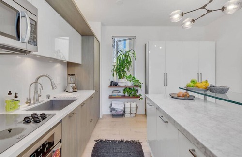 Little Italy Condo | Little Italy Urban Designer Loft Parking, W/D, AC