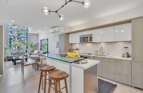 Little Italy Condo | Little Italy Urban Designer Loft Parking, W/D, AC