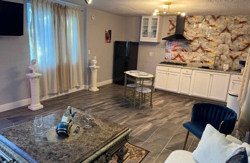 Westside Apartment | Little Italy Welcome to Rome
