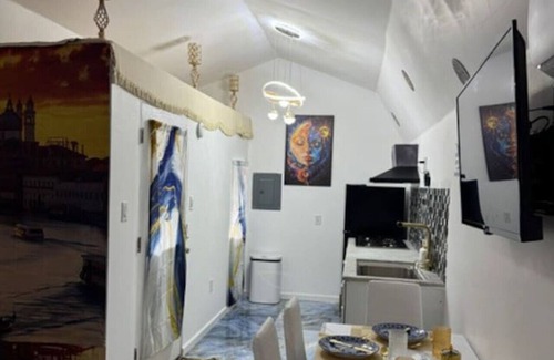 Westside House | Little Italy Welcome to Venice