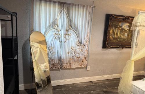 Westside Apartment | Little Italy - Welcome to Rome
