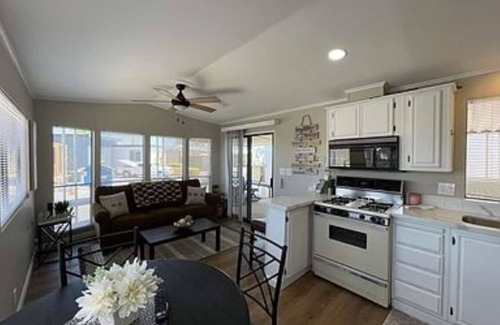 Lake Havasu City House | Little Lake Havasu Jewell Steps To The Beach!