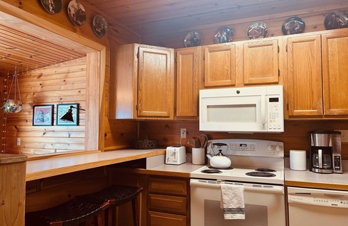 Burton House | Little Loch (2-Bedroom Home) by RedAwning