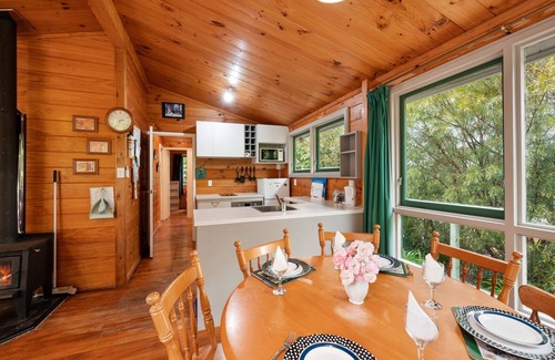 Kuratau Cottage | Little Lockwood - Kuratau Bach