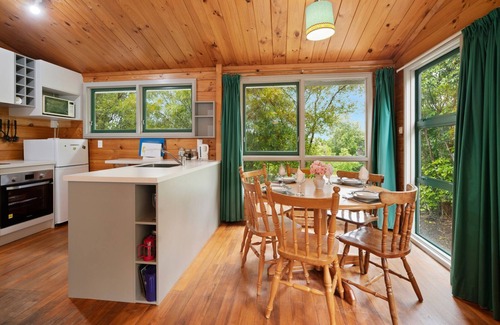 Kuratau Cottage | Little Lockwood - Kuratau Bach