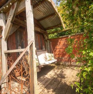 Diss House | Little Lodge Glamping