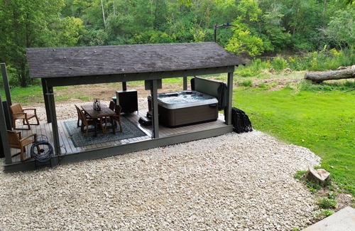 Oregonia House | Little Miami Riverfront 3-bedroom house one bedroom in a tree house.