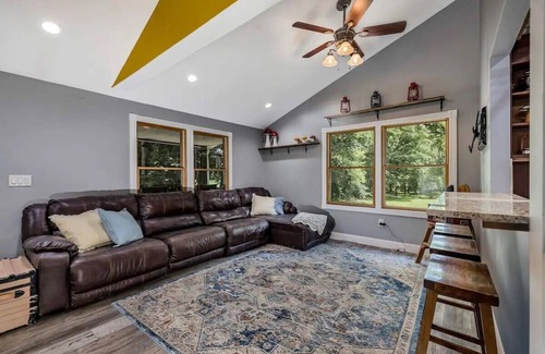 Oregonia House | Little Miami Riverfront 3-bedroom house one bedroom in a tree house.