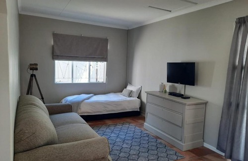 Komani House | Little Milner Cottage