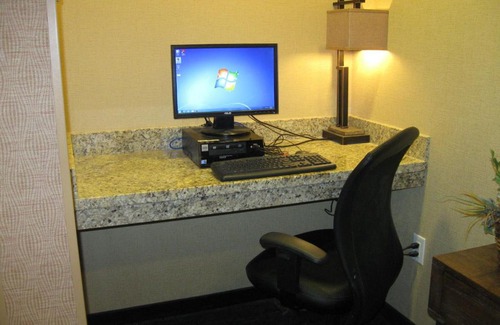 New Town Hotel | Little Missouri Inn & Suites New Town