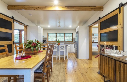 Little Mountain House | Little Mountain Retreat – Where the Bush meets the Beach