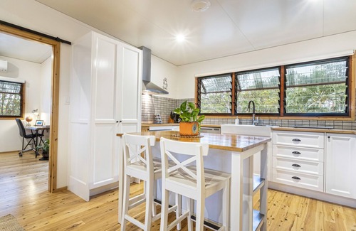 Little Mountain House | Little Mountain Retreat – Where the Bush meets the Beach