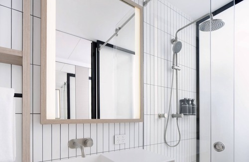 Sydney Central Business District Hotel | Little National Hotel Sydney