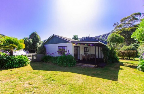 Tata Beach House | Little Nikau - Tata Beach Holiday Home