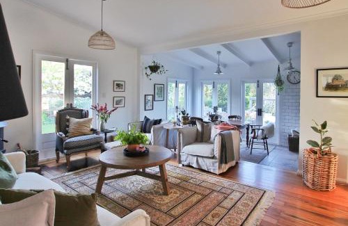 Cygnet House | Little Oak - Place to Relax and Create Memories
