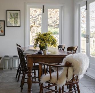 Cygnet House | Little Oak - Place to Relax and Create Memories