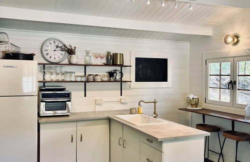 Parklands Cabin | Little Olive Eco Cabin on a Private Dam. Perfect for a Relaxing Weekend Away!
