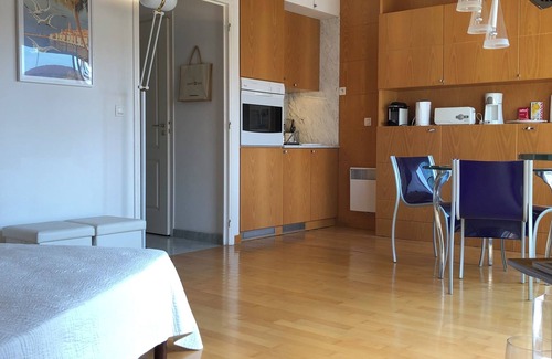Alpes-Maritimes Apartment | Little Open Space, top floor, Wi-Fi, Air-Co, parking,