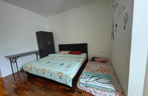 Bintulu House | Little Orange Homestay