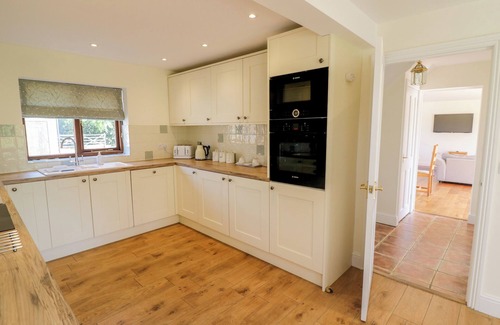 Upton Snodsbury Cottage | LITTLE OWL BARN, family friendly, with open fire in Upton Snodsbury