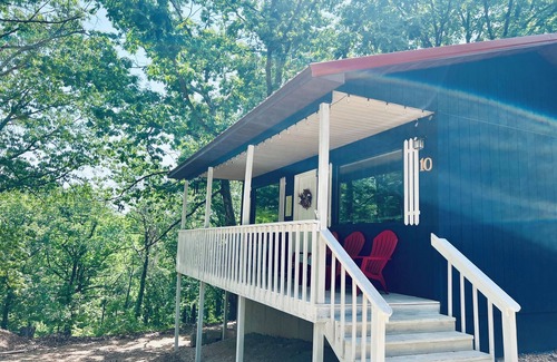 Branson Cabin | Little Owl Private Cabin #10 - Sleeps 6. Resort Pool-Spa. SDC 1 mi. Dogs ok!