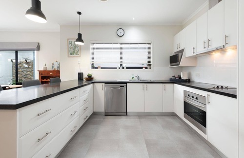 Albury House | Little Palace on Buckingham - Private and quiet two bedroom, two bathroom apartment