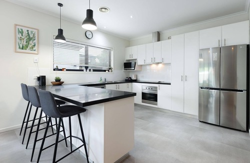 Albury House | Little Palace on Buckingham - Private and quiet two bedroom, two bathroom apartment