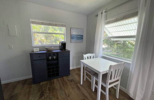 Hobe Sound House | Little Palm Villa retreat less than a mile from the beach!