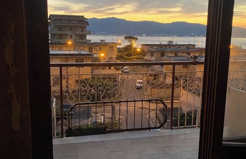 Villa San Giovanni Apartment | Little Paradise. Apartment near train station and beach
