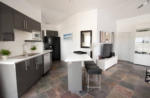 Cockburn Town House | Little paradise Sandy Point Bahamas