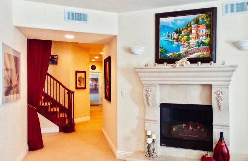 Saratoga House | Little Paradise with Sauna Garden near Downtown