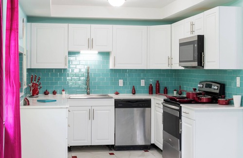 University Heights Apartment | Little Paris -5 star retreat