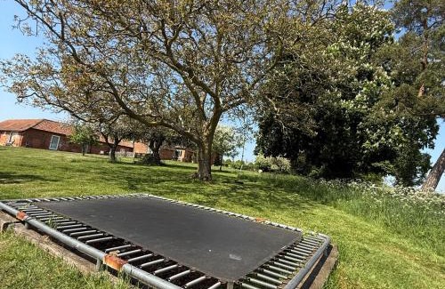 Stratfield Mortimer Bed & Breakfast | Little Park Farm Queen Anne Farmhouse & Apartments