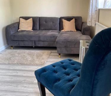 Tutbury House | Little Park Holiday Homes Self Catering Cottages 1 & 2 bedrooms available close to Tutbury Castle