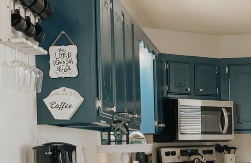 Park Hill Cabin | Little Piece of Heaven to retreat yourself 2 min from the Lake