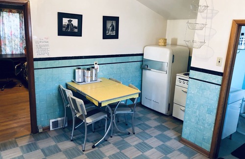 Winnipeg Apartment | Little Piece of Heaven Cozy Retro Suite - Separate entrance