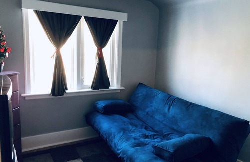 Winnipeg Apartment | Little Piece of Heaven Cozy Retro Suite - Separate entrance