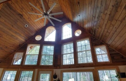 Manson House | Little Piece of Paradise, Kerr Lake, Private Dock and Pickleball court!