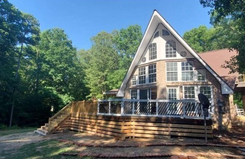 Manson House | Little Piece of Paradise, Kerr Lake, Private Dock and Pickleball court!