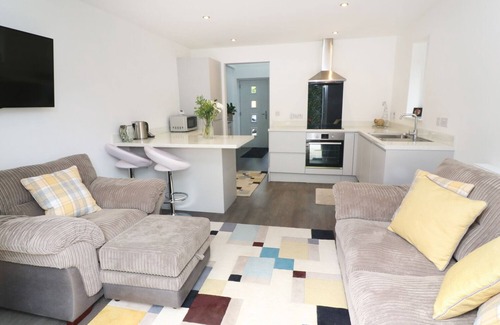 Carlyon Bay House | LITTLE PIPPIN, country holiday cottage, with a garden in St. Austell