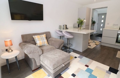 Carlyon Bay House | LITTLE PIPPIN, country holiday cottage, with a garden in St. Austell